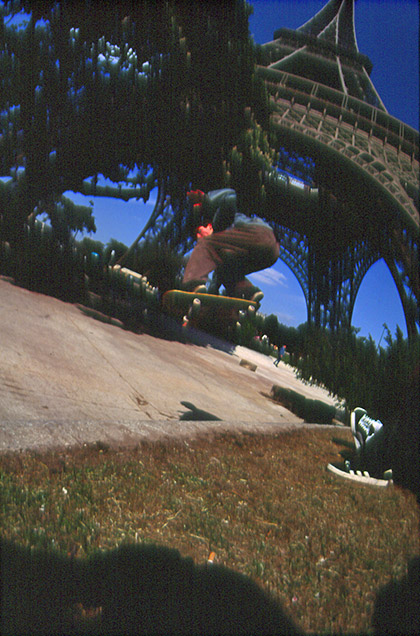 Crappy Paris Eifel Tour Skate shot