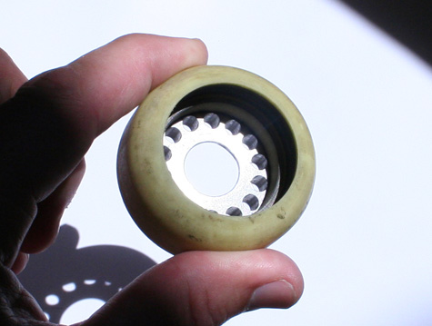 skateboard wheel aluminum hub with replaceable urethane tread